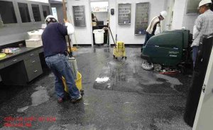 Công tác chuẩn bị vệ sinh sàn công nghiệp