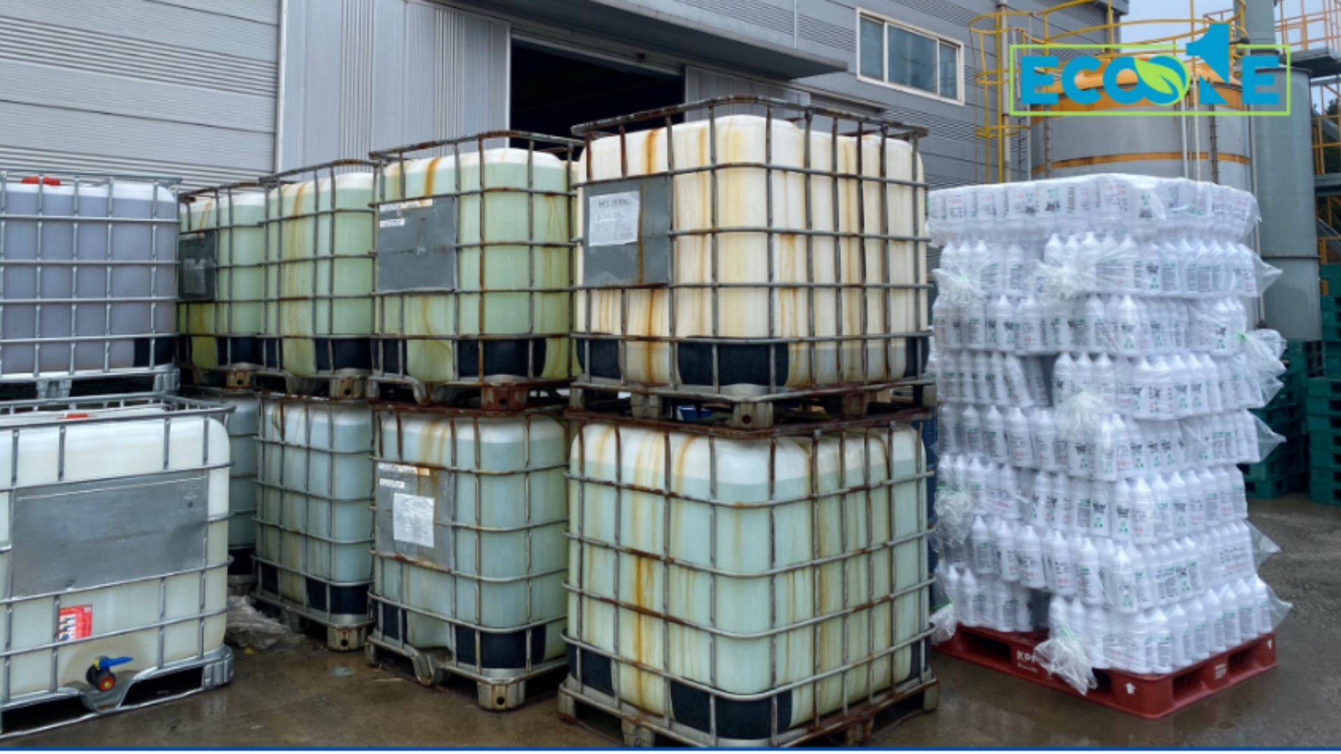Hình ảnh hàng hóa chất cơ bản tại kho Miền Nam của Eco One Việt Nam