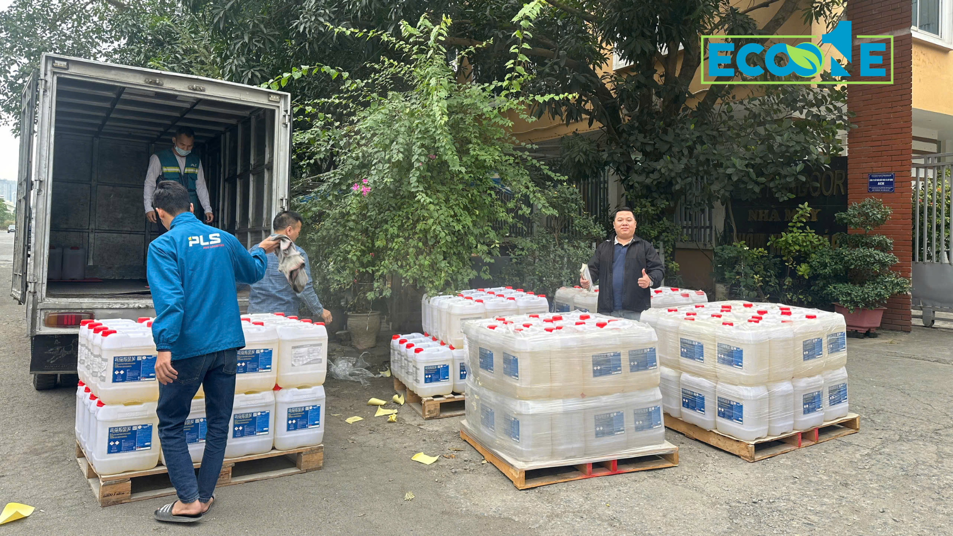 Hình ảnh Giao Hàng Hóa Hóa Chất Của Eco One Việt Nam