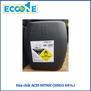 Acid Nitric HNO3 68% là dung dịch hóa chất mạnh dùng trong ngành xi mạ và xử lý kim loại, chuyên dùng cho kỹ thuật viên công nghiệp với đặc tính oxy hóa và ăn mòn cao có giá từ 400,000 đến 670,000đ/thùng 35kg