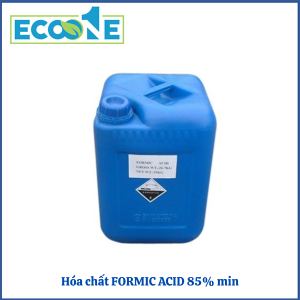 Formic Acid 85% min – HCOOH là hóa chất công nghiệp đóng thùng 35kg, chuyên dùng trong dệt, nhuộm và xử lý cao su. Sản phẩm có độ tinh khiết cao, mùi hăng mạnh, thích hợp cho doanh nghiệp sản xuất công nghiệp có giá từ 520,000 đến 850,000đ/thùng 35kg
