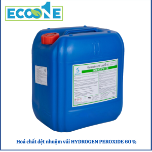 Hoá Chất Dệt Nhuộm Vải Hydrogen Peroxide 60% là hóa chất oxy hóa dạng lỏng, dùng phổ biến trong dệt nhuộm, xử lý nước, sản xuất hóa chất. Dạng lỏng, không màu, nồng độ cao, đóng gói 24.000kg/Iso Tank, phù hợp cho nhà máy công nghiệp chuyên dụng có giá từ 2,200,000 đến 3,700,000/thùng 35kg